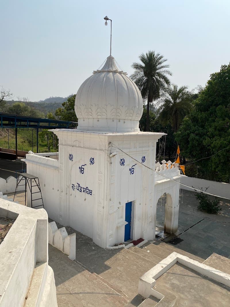 Gurudwara Paurh Sahib,Guru Ka Lahore, Historical